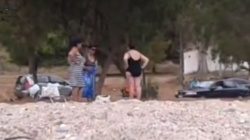 ビーチでおばさん達が着替えていたから盗撮中ですｗｗｗの画像