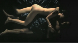 女優の「アンドレア・サワツキ」と「マーレン・エガート」が映画「The Experiment（実験）」でエッチな場面を見せているｗｗｗの画像