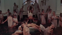 1980年のイタリア・アメリカ合作映画「Caligula(カリギュラ)」がエロ過ぎるｗｗｗの画像