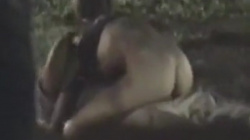 公園でセックスしまくっているカップル達が変態すぎるｗｗｗの画像