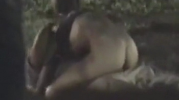 公園でセックスしまくっているカップル達が変態すぎるｗｗｗの画像