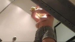 更衣室で盗撮したら巨乳の女性が着替えていたから興奮するｗｗｗの画像