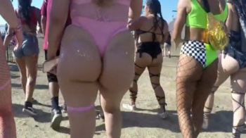 フェスの女性達のお尻が可愛すぎたので盗撮中ですｗｗｗの画像