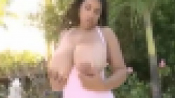 爆乳女性が街中でおっぱいを見せまくっていてムラムラするぅｗｗｗの画像