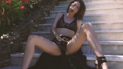 美人モデルが屋外でヌード撮影していて胸がどきどきして止まらないｗｗｗの画像