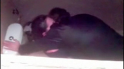 ナイトクラブのトイレでセックスしているカップルを上から撮影中ｗｗｗの画像