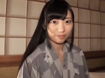 黒髪清楚な美少女と温泉旅行でハメまくる！浴衣着衣まま即ハメ交尾ｗの画像
