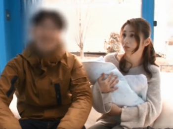 「ぇ…ちょ旦那も居るし…」子供が産まれたばかりの素人妻があっさりNTRアクメの画像