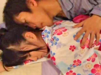 おばあちゃんの住む田舎で兄に夜這いされた妹の画像