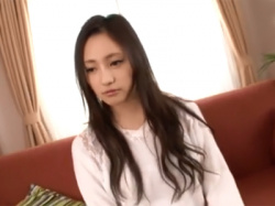 スレンダーでスタイル抜群の美女が穴空きズボンを履いて即ハメの画像