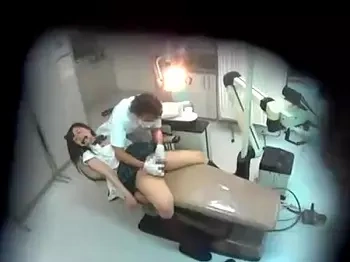 ＜昏睡レイプ＞歯科医で起こった鬼畜のセクハラ痴漢を盗撮！麻酔で失神するエロ制服JKを大量潮吹きさせ無許可中出しの強姦凌辱の画像