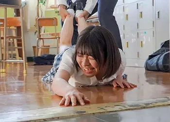 【女子高生レイプ】「センセイ…ヤメて…！」美術部顧問の教員にスケベな目で見られてしまうエロ美乳ロリ美少女JK■東條なつの画像