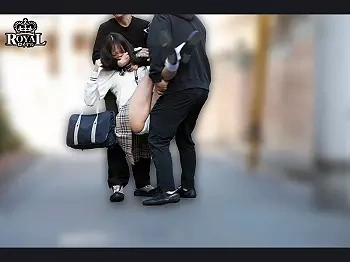 【JK拉致レイプ】女子高校生時代に集団レイプしてきた強姦魔たちが、数年後にまた輪姦しに家に侵入…！20歳前半になった私をの画像