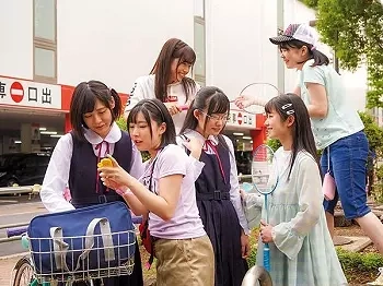 ＜連続射精×連続中出し＞友達を裏切るの連鎖レイプ企画！エロ貧乳JKを強姦凌辱…輪姦乱交…大量潮吹きの肉便器調教で屈辱イキの画像