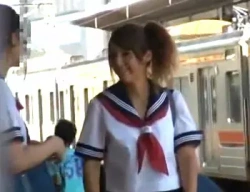 セーラー服ハーフJK×通学電車痴漢｜車内でセクハラされる美女。犯行はエスカレートして肉棒まで挿入されて・・・の画像