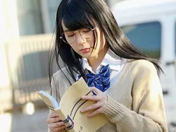 ＜電車痴漢＞メガネ清楚なエロ制服JKを車内で襲いセクハラ強姦！屈辱の美少女を肉便器に調教し輪姦凌辱で連続射精×連続中出しの画像