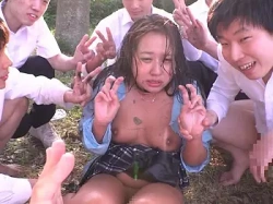 ＜女子校生＞ロリ巨乳な生意気ギャルを捕獲！連続中出しの強姦調教…集団レイプで肉便器奴隷に堕ちるエロ制服JK…＜野外露出＞の画像
