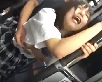 乙葉ななせ｜ひよこJK×声我慢バス痴漢｜気弱少女が生チンポぶち込まれて、ビクビク感じちゃうの画像
