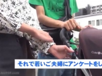 【MM号】三十路夫婦の子持ちママをナンパしてデカチン男の悩み相談！ミラー越しの旦那を気にしながら不倫SEX膣内射精NTR！の画像