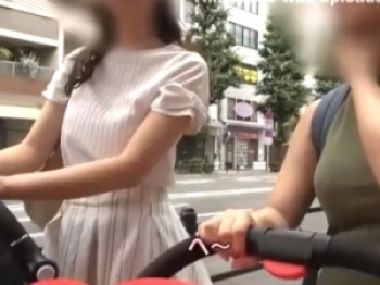 【MM号】子持ちママたちにシングルファザーの相談相手になってもらう！添い寝してもらいデカチンで素股されヌプッと挿入！SEXしちゃう。の画像