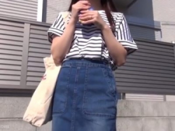 【MM号】30代に見えないほど綺麗な美熟女が性の悩みを解決！欲求不満な奥さんにデカチン見せつけ不倫SEX膣内射精される！の画像