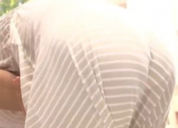 うっすらパンティラインが浮き出ている人妻熟女たちの股間に電マを押し当てる!マッサージで濡れてマキシワンピに恥ずかしいお漏らし染みができる!の画像