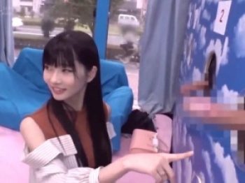 清楚系のJDがカップルでペニス当てゲームに挑戦！間違えたら罰ゲームNTR！マジックミラーの向こうの彼氏の側で膣内射精される！の画像