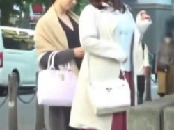 【MM号】産後のセレブ奥さんたちに乳輪のくすみが取れるお乳エステ！デカパイ人妻が乳首コリコリされ乳首イキ4P乱交しちゃう。の画像