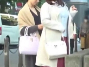 【MM号】産後のセレブ奥さんたちに乳輪のくすみが取れるお乳エステ！デカパイ人妻が乳首コリコリされ乳首イキ4P乱交しちゃう。の画像