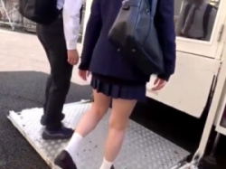 【MM号】女子校生が彼氏のペニス当てゲームに挑戦!外したら罰ゲームNTR!マジックミラー越しの彼の前でセックスして絶頂。の画像