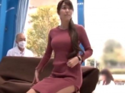 【MM号】33歳のセレブなデカパイ美熟女にお乳マッサージ！産後の乳首をこねくり回し胸を開発され乳首イキ！乳首責め馬乗りで絶頂！の画像