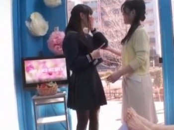 【MM号】ウブな純情女子校生が騙されて大人のデカチンを握らされて発情！恥じらい赤面するもSEXに興味津々で膣内射精までされる！の画像