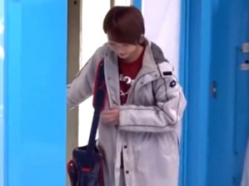 「童貞君のオナニーのお手伝いをお願いします」陸上部のボーイッシュJDをナンパする！ショートカット女子が筆おろし膣内射精！の画像