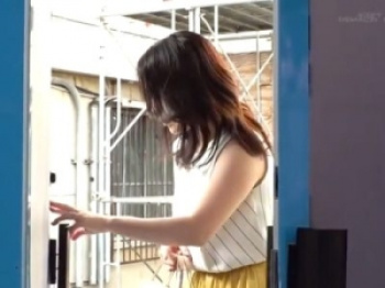 【マジックミラー号】42歳でも欲求不満でまだまだSEXしたい四十路熟女を連れ込み旦那を裏切り絶倫のデカチン男と不倫し他人棒で膣内射精！の画像