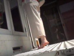 【MM号】「主婦モデルになってくれませんか？」ムチムチデカパイ人妻を騙してナンパ連れ込み！はみ出す極小ビキニで不倫セックス。の画像