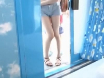 カップルのドデカ乳水着お姉さんだけMM号に連れ込みマジックミラー越しにオイルマッサージで膣内射精寝取り！他人の彼女をイカせまくる！の画像