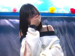 「もうムリ！イっちゃうー！」JDがマシンバイブで大量潮吹き！イッても無視の追撃ガン突きでイキ地獄にされてNTR。の画像