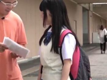 【MM号】女子校生の目の前で肉棒シコってセンズリ鑑賞させる！無毛女子校生とドキドキ相互オナニーして着衣セックス！の画像