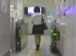 【JKレイプ】「イヤ…やめてください」制服女子校生を人でなし痴漢&強姦!オマンマンに大量発射し白濁ザーメン溢れ出る!の画像