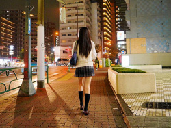 【JKレイプ】「嫌…ねぇほんとに触らないでって…」ロリ激カワ娘JKに狙いを定めて人目の無い所で襲い掛かり人でなし強姦!の画像