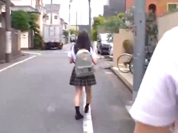 【JKレイプ】変態ストーカー男がJKの寝ている所に侵入し夜這い強姦!無抵抗のまま肉棒突き刺しザーメン膣内射精!の画像