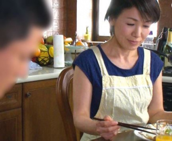 還暦熟女の性欲！性欲衰え知らずの六十路が濃密に息子と体液を交わす…の画像