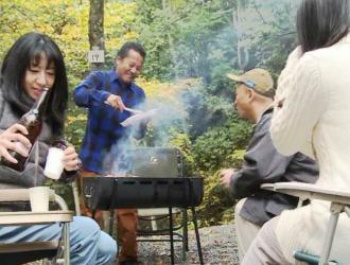 スワッピング夫婦交換!見知らぬ熟年カップルが過激な性行為で燃える…の画像