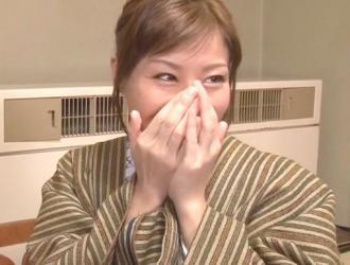 【巨乳の熟女動画】デカ乳&デカ尻のムチムチボディー人妻が温泉で他人棒を貪る…の画像