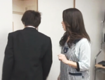 【美熟女】大人の色香と巨乳セクシーボディの母親が禁断の性行為で燃える~の画像