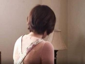 ギャンブル依存症の人妻!貯金を旦那に内緒で使い込んだ巨乳奥さんの結末~水野朝陽~の画像
