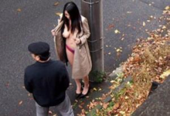 黒沢那智～爆乳の熟女がオッパイを揺らしながら乱れまくりの画像