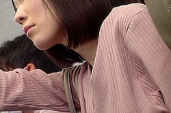 【JKレイプ】「本当にやめて…お願い!」 爆乳ちゃんが抵抗しているのに強制的に電車でちかん野郎に超絶ピストンされまくるの画像