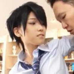 【コスプレ】男装したボーイッシュな制服童顔がケツを突き出してアナル生挿入にマジ喘ぎwの画像