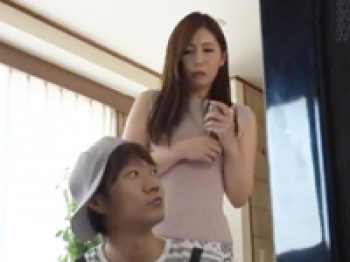 【人妻】再婚相手の連れ子のマセガキが美人義ママをレイプし生発射の画像